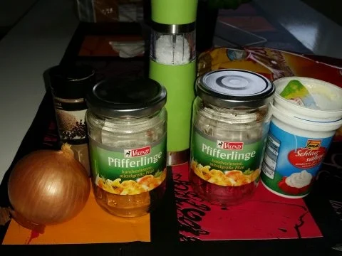 Rezept: Nudeln u. Pasta: Bandnudeln tummeln sich in einer Pfifferling - Rosmarin - Sahne - Soße Bild Nr. 2 Nudeln u. Pasta: Bandnudeln tummeln sich in einer Pfifferling - Rosmarin - Sahne - Soße - Rezept - Bild Nr. 2