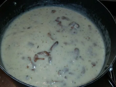 Rezept: Nudeln u. Pasta: Bandnudeln tummeln sich in einer Pfifferling - Rosmarin - Sahne - Soße Bild Nr. 7 Nudeln u. Pasta: Bandnudeln tummeln sich in einer Pfifferling - Rosmarin - Sahne - Soße - Rezept - Bild Nr. 7