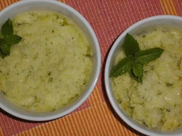 Rezept: Ananassorbet mit Banane und Basilikum Bild Nr. 7 Ananassorbet mit Banane und Basilikum - Rezept - Bild Nr. 7