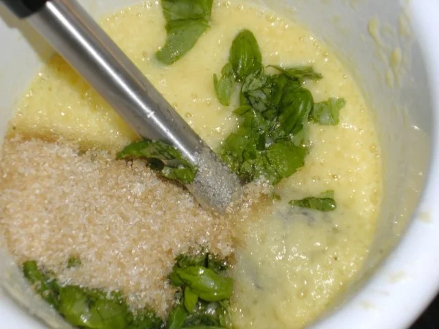 Rezept: Ananassorbet mit Banane und Basilikum Bild Nr. 5 Ananassorbet mit Banane und Basilikum - Rezept - Bild Nr. 5