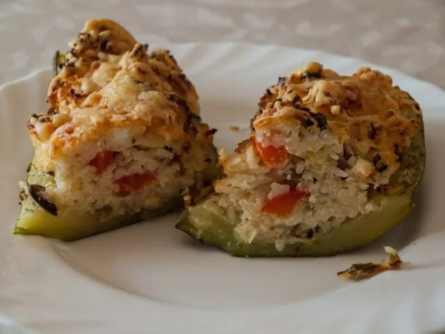 Rezept: Gefüllte Zucchini mit Schafskäse Bild Nr. 2 Gefüllte Zucchini mit Schafskäse - Rezept - Bild Nr. 2