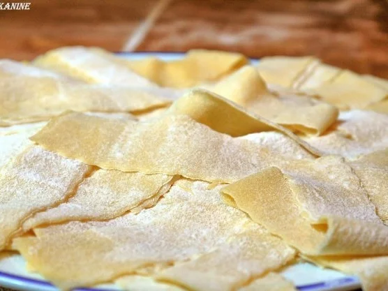 Rezept: Bandnudelsalat mit Pfifferlingen und Mohn Bild Nr. 5 Bandnudelsalat mit Pfifferlingen und Mohn - Rezept - Bild Nr. 5