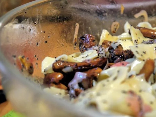 Rezept: Bandnudelsalat mit Pfifferlingen und Mohn Bild Nr. 17 Bandnudelsalat mit Pfifferlingen und Mohn - Rezept - Bild Nr. 17