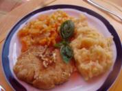 Hähnchenbrustfiletschnitzel mit pikanten Kartoffelstampf und Möhrenblütengemüse - Rezept