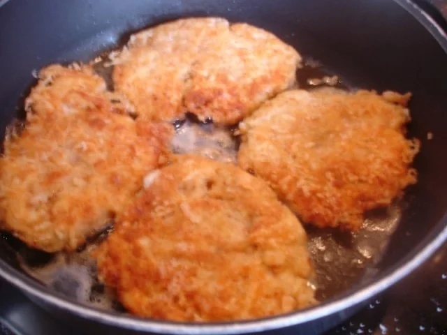 Rezept: Hähnchenbrustfiletschnitzel mit pikanten Kartoffelstampf und Möhrenblütengemüse Bild Nr. 7 Hähnchenbrustfiletschnitzel mit pikanten Kartoffelstampf und Möhrenblütengemüse - Rezept - Bild Nr. 7