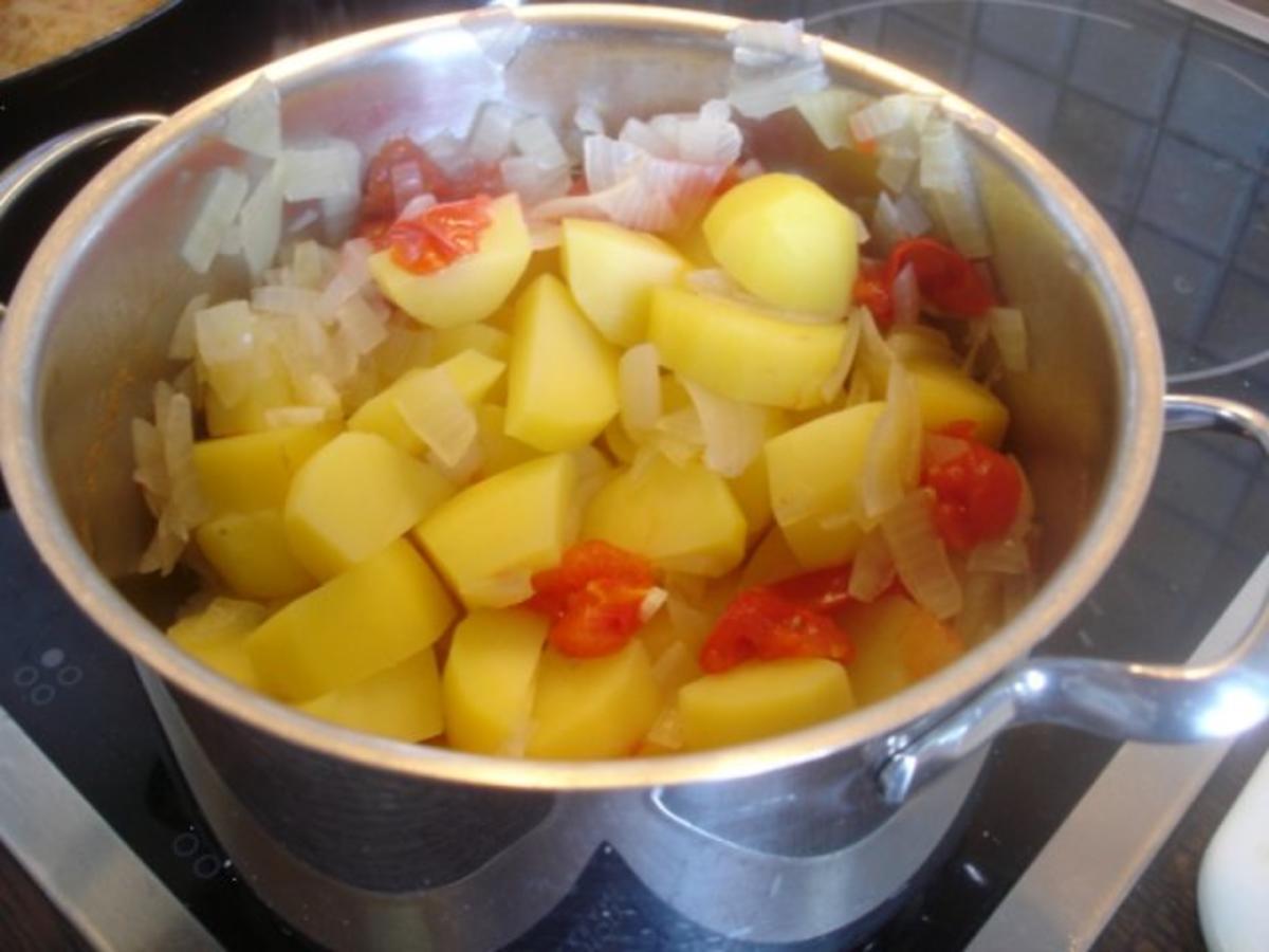 Hähnchenbrustfiletschnitzel mit pikanten Kartoffelstampf und Möhrenblütengemüse - Rezept - Bild Nr. 9