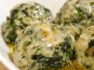 Spinatknödel mit Käsesauce - Rezept