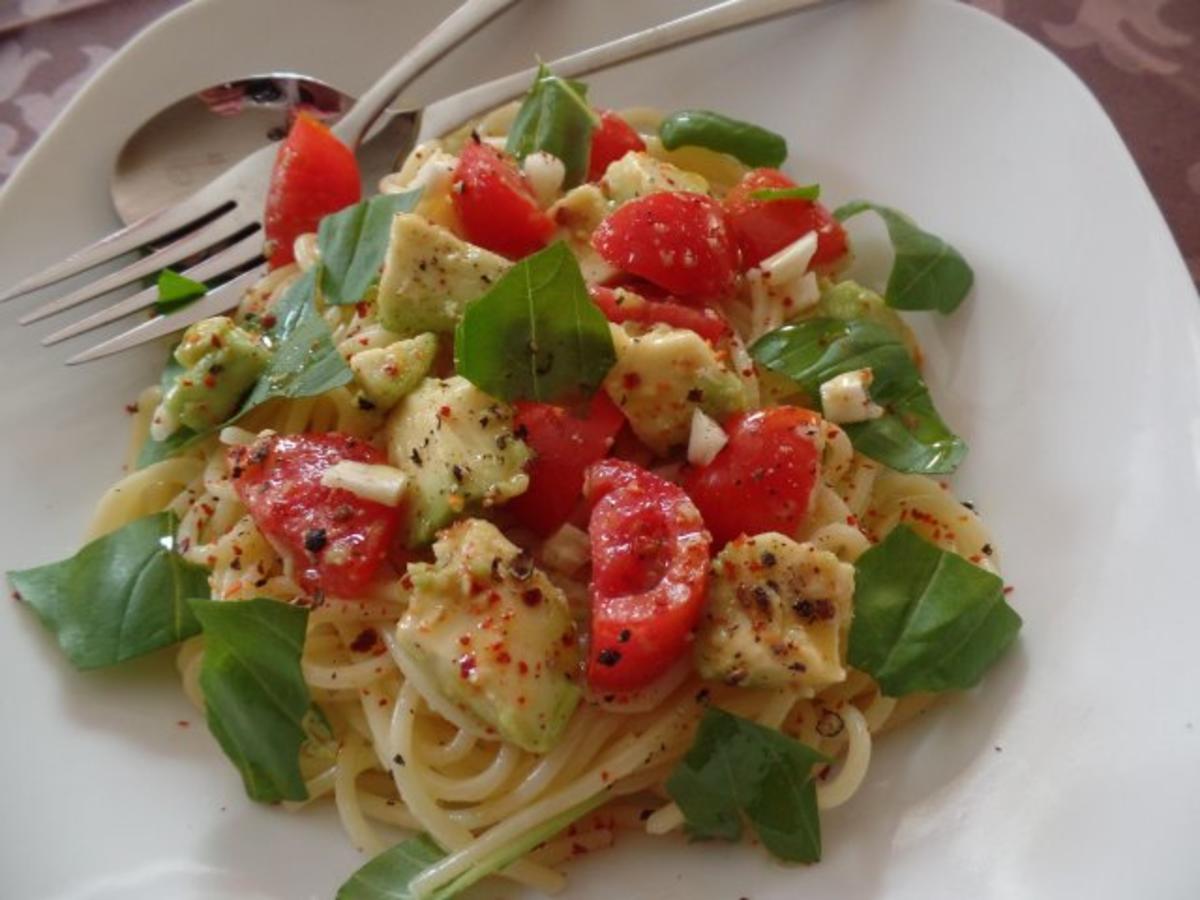 Bilder für Avocado-Tomaten -Nudeln - Rezept