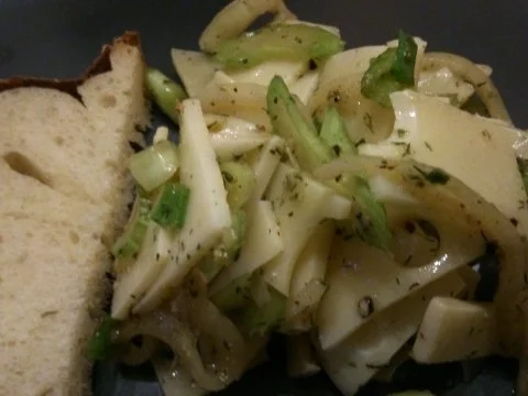 Leichter, pfeffriger Käsesalat - Rezept