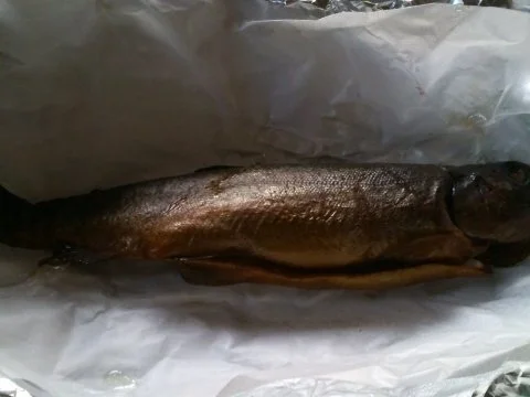 Geräuchertes Forellenfilet mit Blattsalat und Merrettich-Knusper-Brot - Rezept - Bild Nr. 2