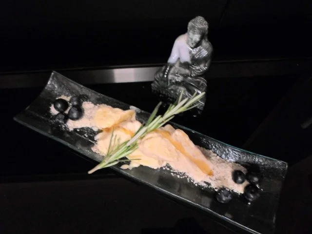 Honig-Rosmarin-Parfait auf Rosmarinsand - Rezept