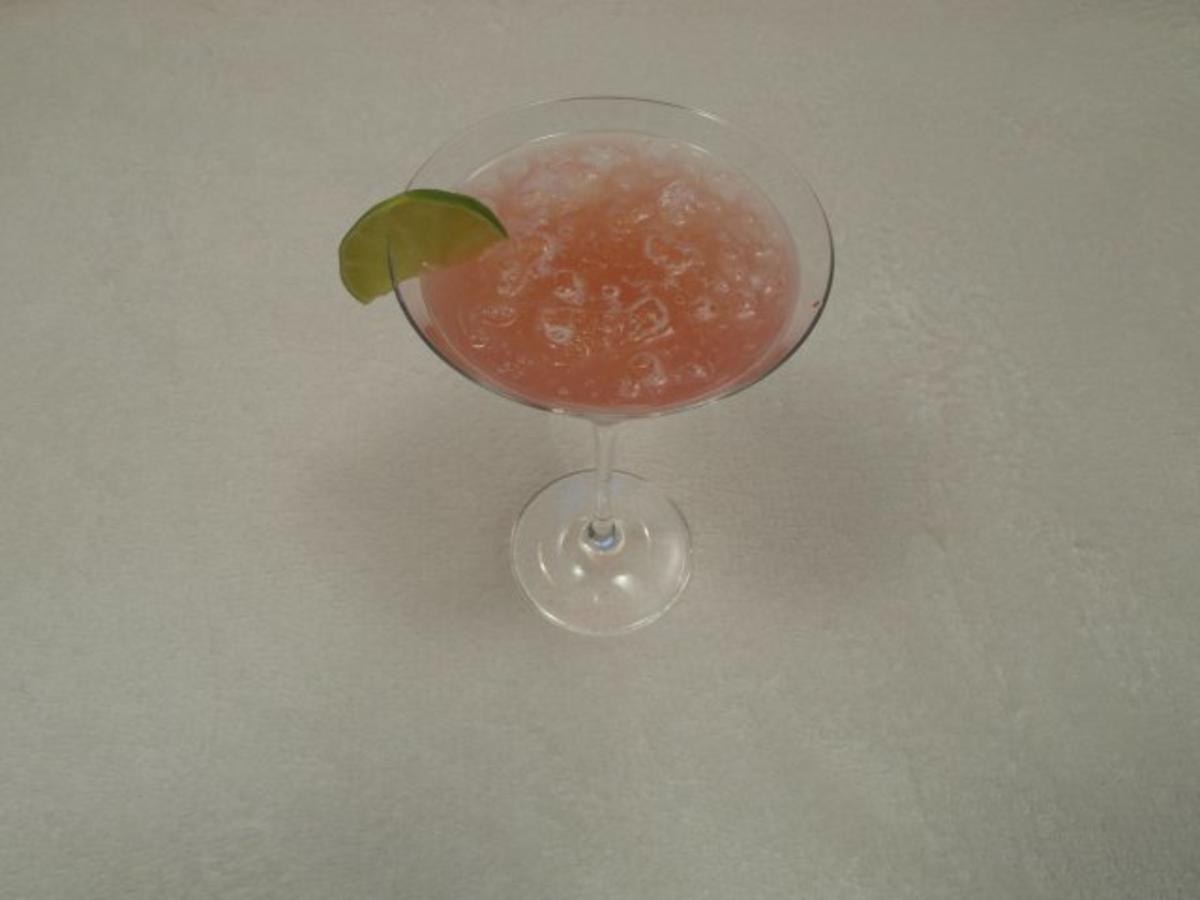 Bilder für Cosmopolitan mit Zitronenwodka und Cointreau - Rezept