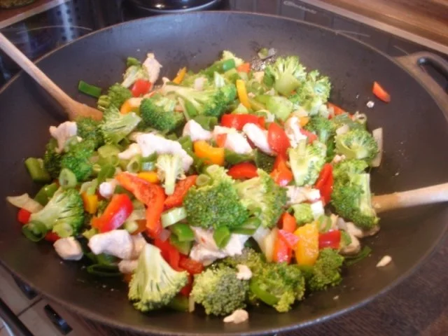 Hähnchen-Wok mit Gemüse und Vollkornreis - Rezept - Bild Nr. 9