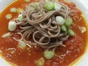 Asiatische Tomatensuppe mit Soba-Nudeln - Rezept