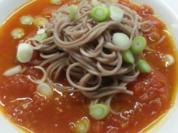Rezept: Asiatische Tomatensuppe mit Soba-Nudeln Asiatische Tomatensuppe mit Soba-Nudeln - Rezept