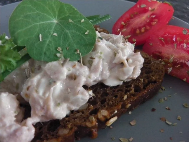 Rezept: Günthers Thunfischaufstrich Bild Nr. 3 Günthers Thunfischaufstrich - Rezept - Bild Nr. 3