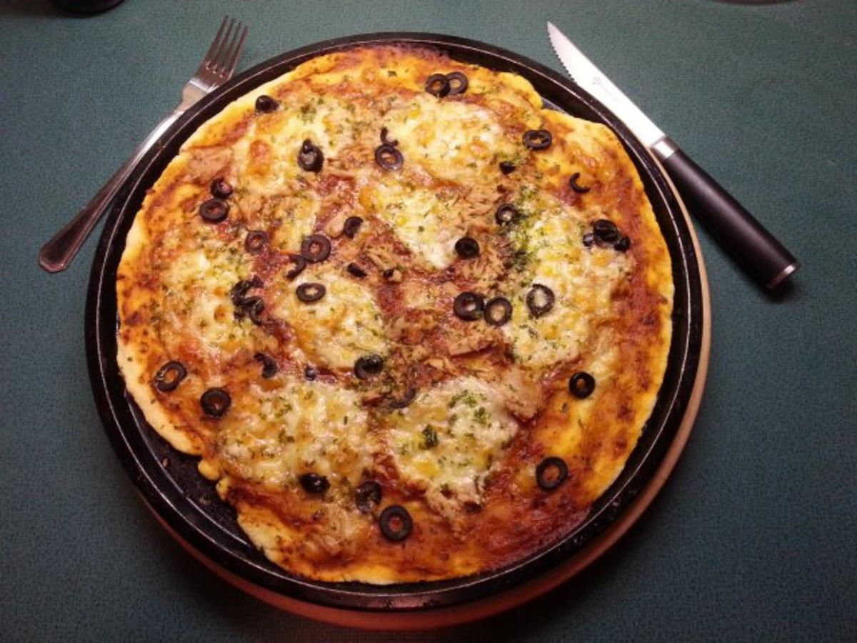 ~ Luftig mediterraner Pizzateig (große runde Pizza) ~ - Rezept