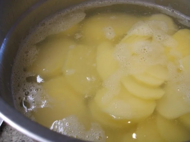 Rezept: Auflauf: "Begrabener Seelachs" Bild Nr. 3 Auflauf: "Begrabener Seelachs" - Rezept - Bild Nr. 3