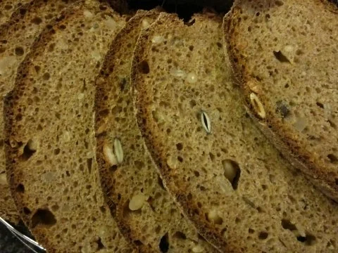 Kerniges Vollkornbrot - Rezept