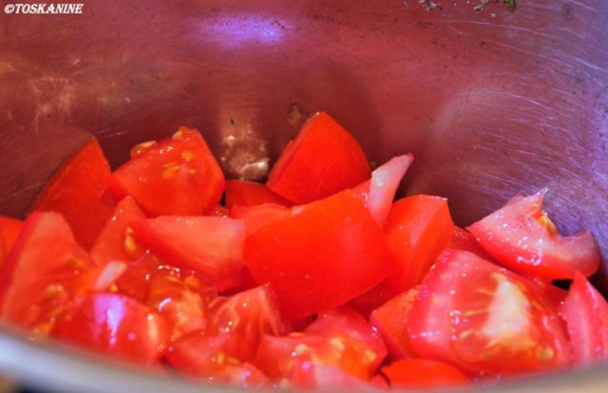 Parmesan-Flan auf Tomatenbett - Rezept - Bild Nr. 2