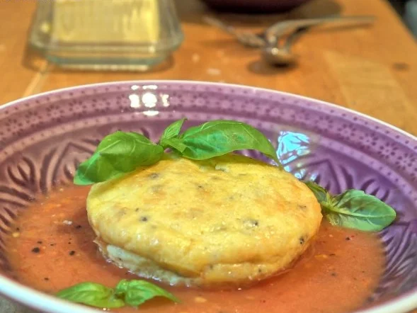 Rezept: Parmesan-Flan auf Tomatenbett Bild Nr. 12 Parmesan-Flan auf Tomatenbett - Rezept - Bild Nr. 12