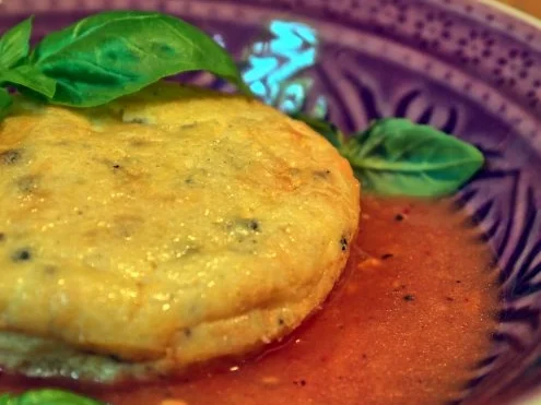 Rezept: Parmesan-Flan auf Tomatenbett Parmesan-Flan auf Tomatenbett - Rezept