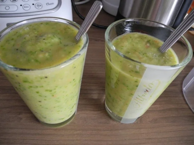 Rezept: Smoothie : Bananen - Salat - Smoothie Bild Nr. 2 Smoothie : Bananen - Salat - Smoothie - Rezept - Bild Nr. 2