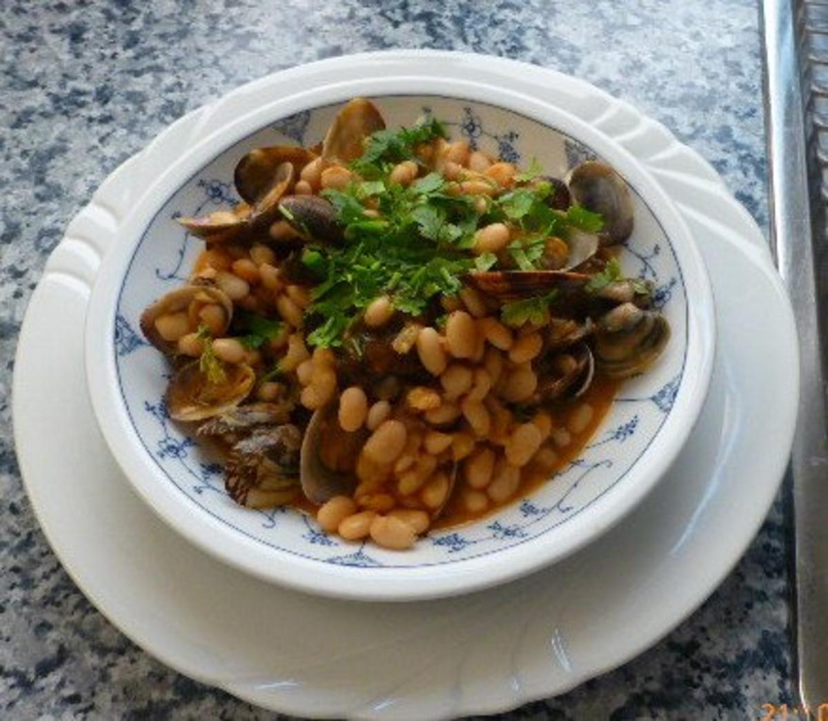 Weiße Bohnen mit Venusmuscheln - Rezept - kochbar.de