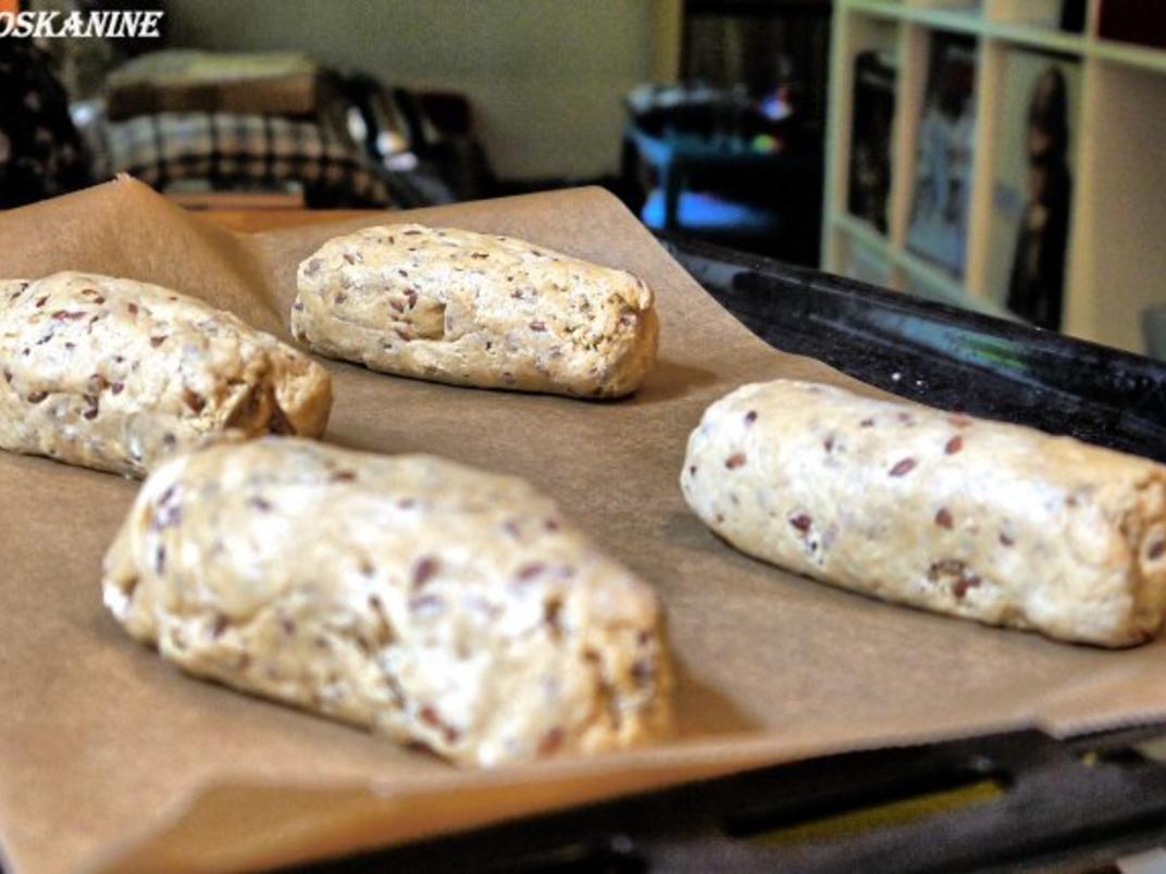 Würzige Dinkel-Leinsamen-Brötchen - Rezept - kochbar.de