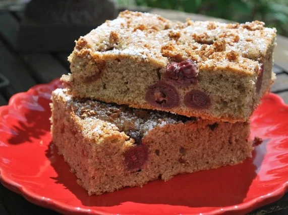 Rezept: Kirsch-Espresso-Kuchen mit Amarettini Kirsch-Espresso-Kuchen mit Amarettini - Rezept