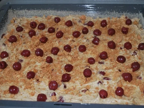 Rezept: Kirsch-Espresso-Kuchen mit Amarettini Bild Nr. 2 Kirsch-Espresso-Kuchen mit Amarettini - Rezept - Bild Nr. 2