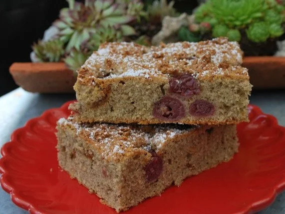 Rezept: Kirsch-Espresso-Kuchen mit Amarettini Bild Nr. 4 Kirsch-Espresso-Kuchen mit Amarettini - Rezept - Bild Nr. 4