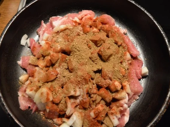 Rezept: Geschnetzeltenpfanne "Gyrosart" Bild Nr. 5 Geschnetzeltenpfanne "Gyrosart" - Rezept - Bild Nr. 5