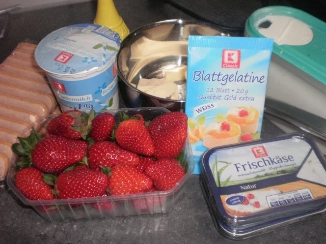 Rezept: Erdbeer-Bottermelk-Torte Bild Nr. 3 Erdbeer-Bottermelk-Torte - Rezept - Bild Nr. 3