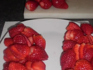 Rezept: Erdbeer-Bottermelk-Torte Bild Nr. 8 Erdbeer-Bottermelk-Torte - Rezept - Bild Nr. 8