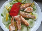 Salatteller mit warmen Hähnchenbruststreifen - Rezept