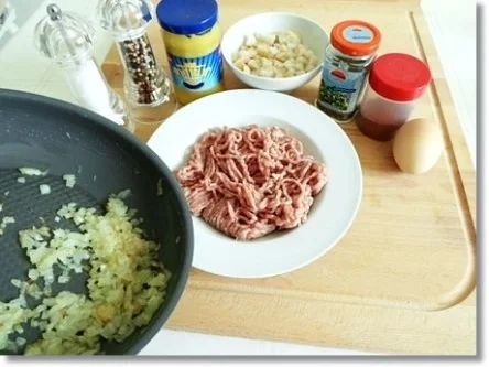 Rezept: Mit Kapernsauce nappierte ♔ Königsberger Klopse mit Salzkartoffeln Bild Nr. 7 Mit Kapernsauce nappierte ♔ Königsberger Klopse mit Salzkartoffeln - Rezept - Bild Nr. 7