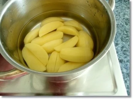 Rezept: Mit Kapernsauce nappierte ♔ Königsberger Klopse mit Salzkartoffeln Bild Nr. 24 Mit Kapernsauce nappierte ♔ Königsberger Klopse mit Salzkartoffeln - Rezept - Bild Nr. 24