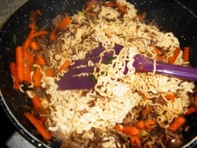 Rezept: Chinesische Bratnudeln mit Hack und Ei Bild Nr. 10 Chinesische Bratnudeln mit Hack und Ei - Rezept - Bild Nr. 10