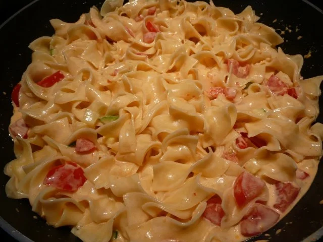 Rezept: Bandnudeln in Brunchsoße mit Garnelen oder Kotelett : Bild Nr. 4 Bandnudeln in Brunchsoße mit Garnelen oder Kotelett : - Rezept - Bild Nr. 4