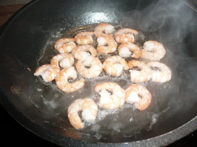 Rezept: Bandnudeln in Brunchsoße mit Garnelen oder Kotelett : Bild Nr. 5 Bandnudeln in Brunchsoße mit Garnelen oder Kotelett : - Rezept - Bild Nr. 5