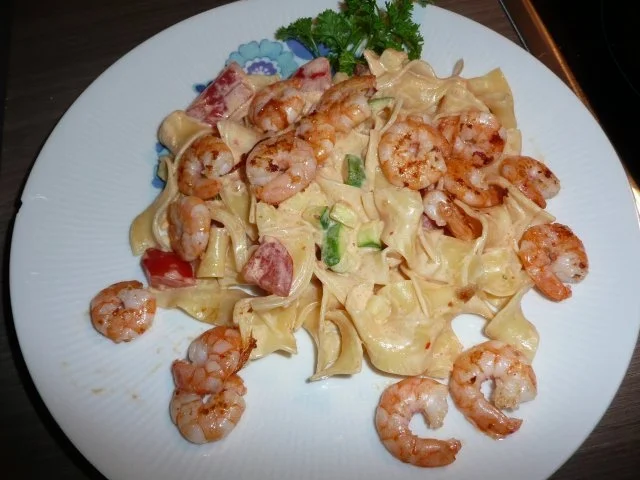 Rezept: Bandnudeln in Brunchsoße mit Garnelen oder Kotelett : Bandnudeln in Brunchsoße mit Garnelen oder Kotelett : - Rezept