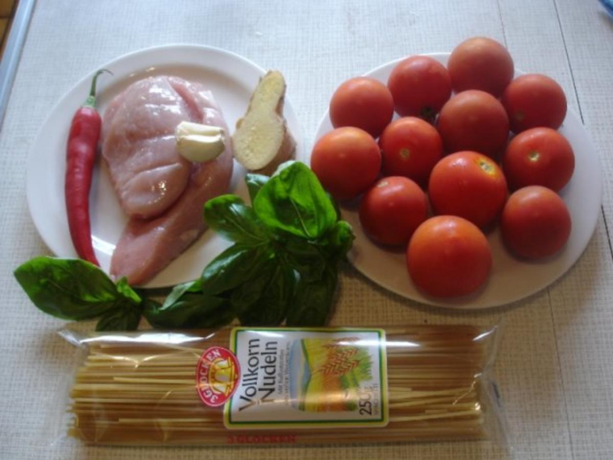 Spaghetti mit Tomaten-Champignon-Putengeschnetzelten - Rezept - Bild Nr. 2