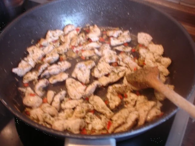 Rezept: Spaghetti mit Tomaten-Champignon-Putengeschnetzelten Bild Nr. 10 Spaghetti mit Tomaten-Champignon-Putengeschnetzelten - Rezept - Bild Nr. 10