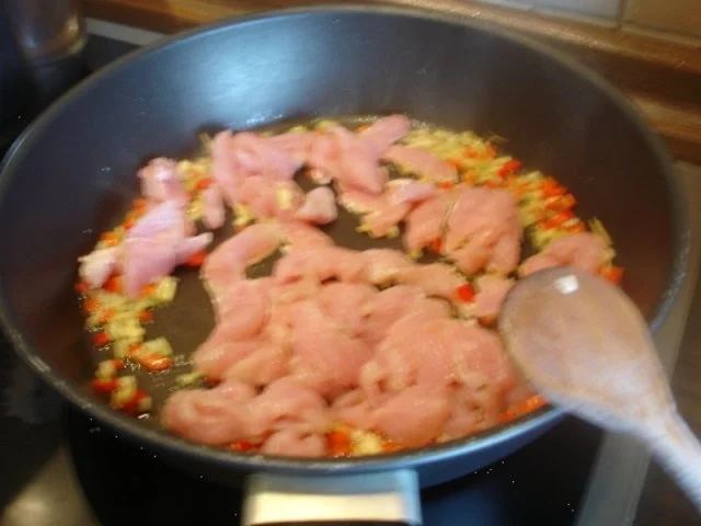 Rezept: Spaghetti mit Tomaten-Champignon-Putengeschnetzelten Bild Nr. 9 Spaghetti mit Tomaten-Champignon-Putengeschnetzelten - Rezept - Bild Nr. 9