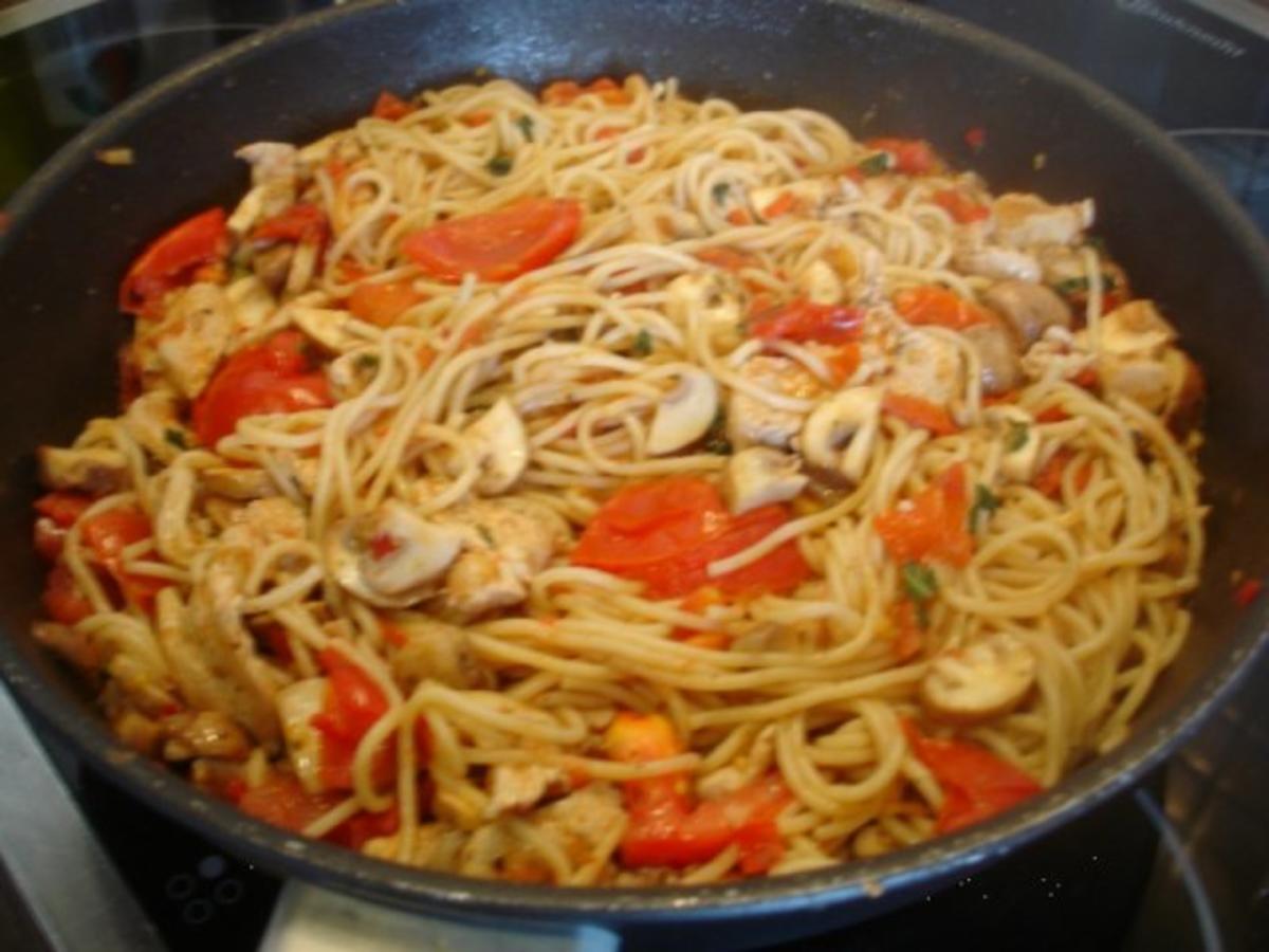 Spaghetti mit Tomaten-Champignon-Putengeschnetzelten - Rezept - Bild Nr. 14
