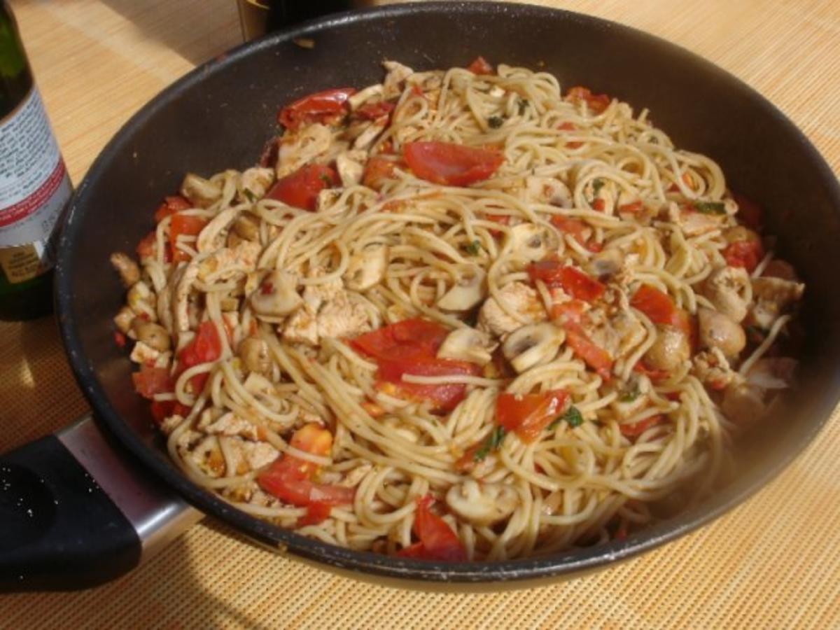 Spaghetti mit Tomaten-Champignon-Putengeschnetzelten - Rezept - Bild Nr. 15