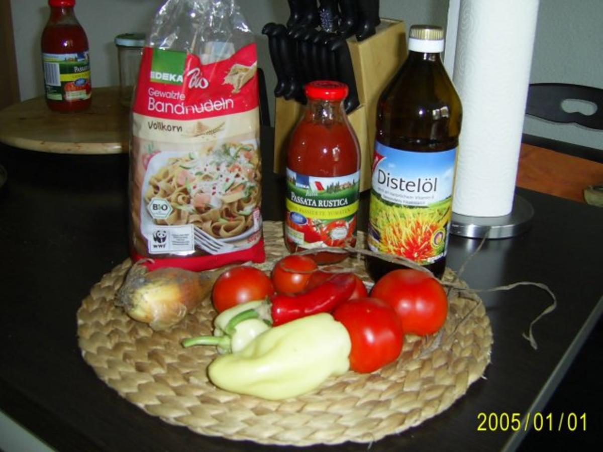 Ohne Fleisch: Vollkornnudeln mit fettarmer Tomatensauce - Rezept