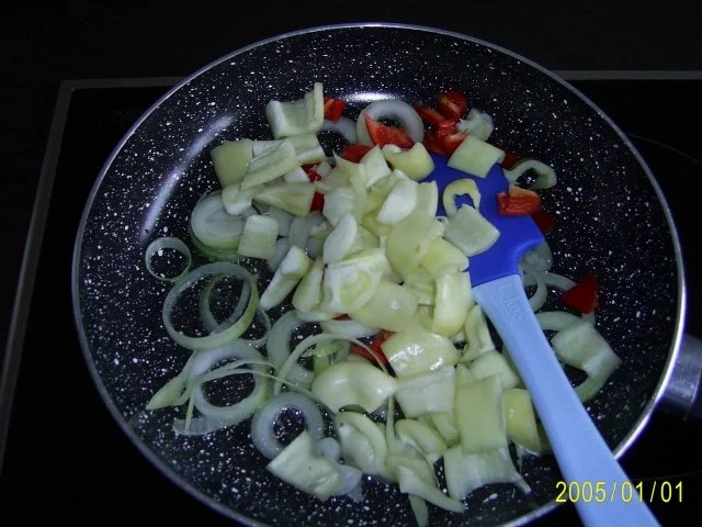 Rezept: Ohne Fleisch: Vollkornnudeln mit fettarmer Tomatensauce Bild Nr. 5 Ohne Fleisch: Vollkornnudeln mit fettarmer Tomatensauce - Rezept - Bild Nr. 5