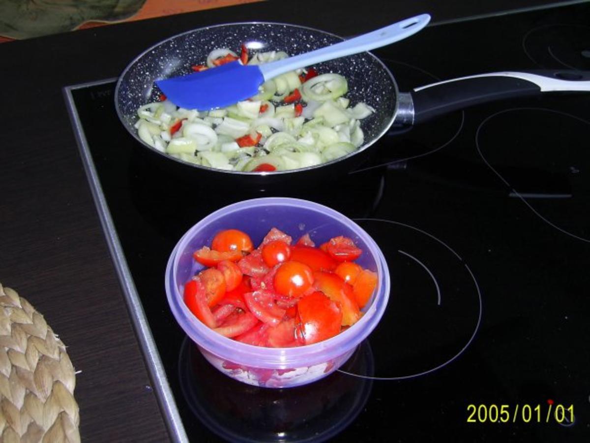 Ohne Fleisch: Vollkornnudeln mit fettarmer Tomatensauce - Rezept - Bild Nr. 7